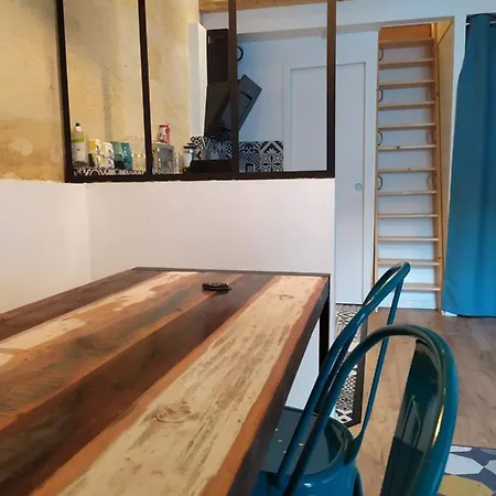 Les De La Mouneyra Apartment