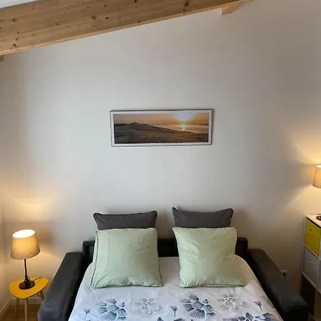 Les De La Mouneyra *