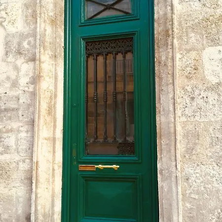 Les De La Mouneyra